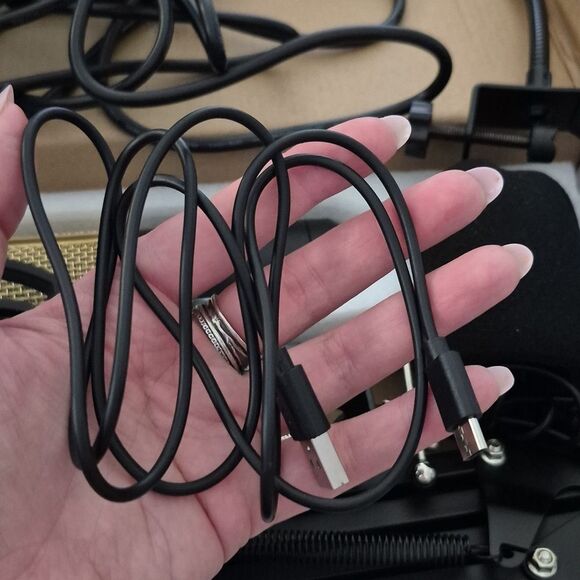 💲2️⃣0️⃣ Bundled ✔️All-In-One Podcast Device Bundle with Gold Microphone - Picture 13 of 13